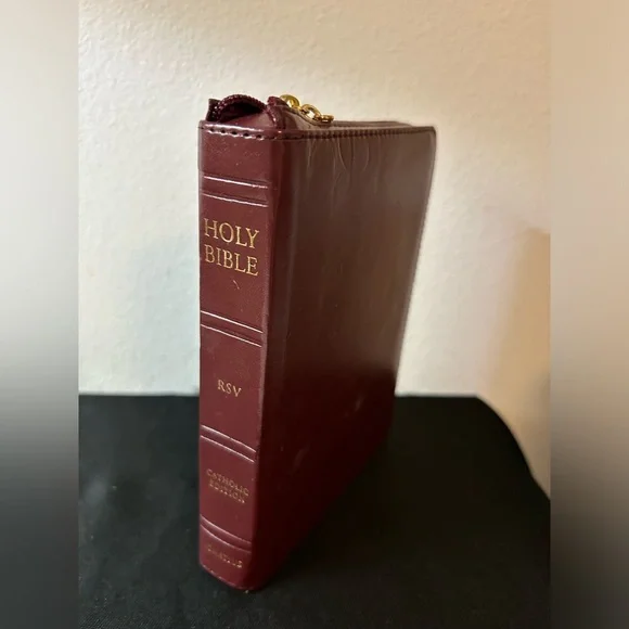 The Holy Bible Revised Standard Version Catholic Edition. Zipper Case Bible. - Picture 1 of 13